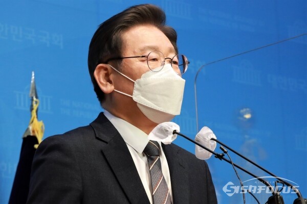 이재명 더불어민주당 대선 후보가 기자회견을 하고 있다. [사진 / 오훈 기자]