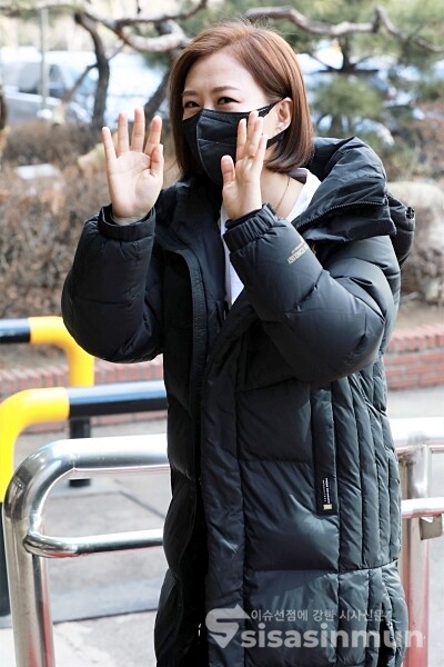 가수 장윤정이 포즈를 취하고 있다. [사진 / 오훈 기자]