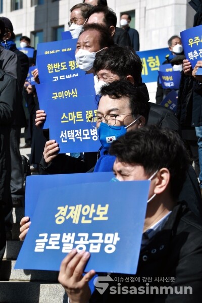 예비역 장병·유공자 후손 및 참전용사 들 7만명 일동이 이재명 후보 지지선언 기자회견을 하고 있다. [사진 / 오훈 기자]