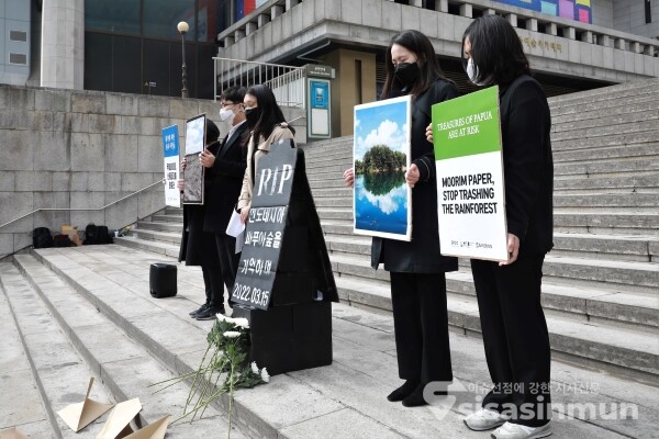 기후솔루션·공익법센터 어필·환경운동연합 관계자들이 기자회견을 하고 있다. [사진 / 오훈 기자]