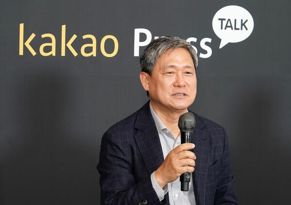 6일 온라인으로 열린 기자간담회에서 카카오 김성수 의장이 답변하고 있다. ⓒ카카오