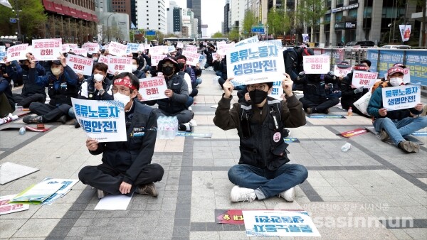 운수부문 조합원들이 결의대회를 하고 있다. [사진 /오훈 기자]