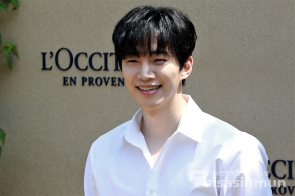 가수 겸 배우 이준호가 포즈를 취하고 있다. [사진 /오훈 기자]