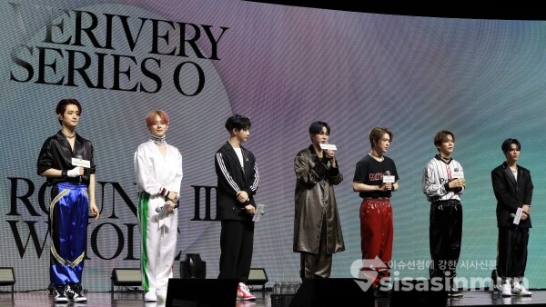 베리베리(동헌, 호영, 민찬, 계현, 연호, 용승, 강민)가 인사말을 하고 있다. [사진 /오훈 기자]