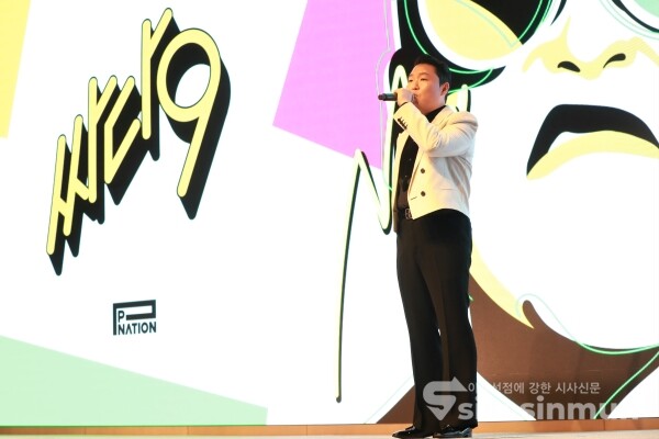 가수 싸이가 인사말을 하고 있다. [사진 /오훈 기자]