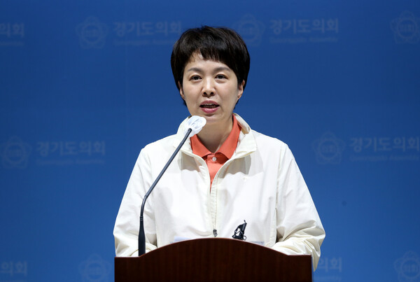 김은혜 국민의힘 경기도지사 후보가 13일 경기도의회 브리핑룸에서 경기도 부동산 공약 및 ‘초등생 아침 무상급식’ 공약을 발표하고 있다. 사진 / 김은혜 선대위 제공