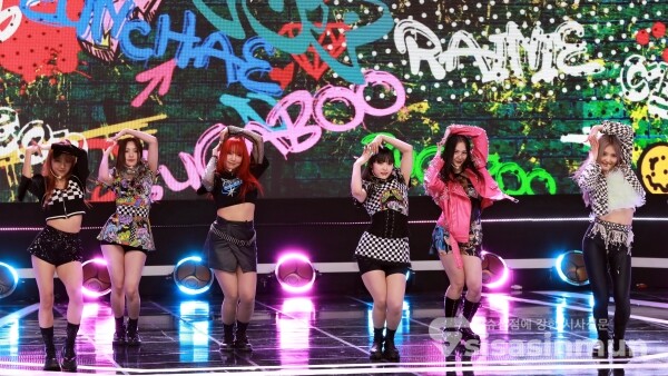 버가부가 신곡무대를 선보이고 있다. [사진 / 오훈 기자]