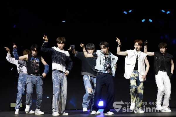 드리핀이 신곡무대를 선보이고 있다. [사진 /오훈 기자]