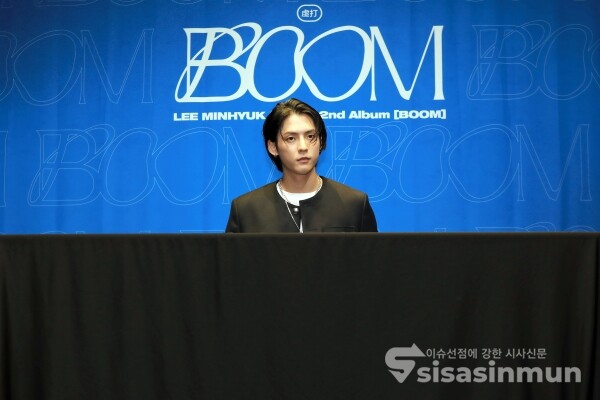 비투비 이민혁(HUTA)이 취재진의 질문에 답하고 있다. [사진 /오훈 기자]