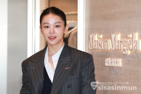 이주명이 포즈를 취하고 있다. [사진 /오훈 기자]