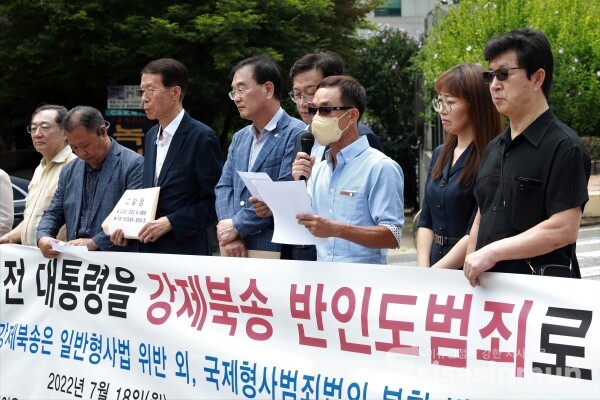 한변과 북한인권단체 등 관계자들이 기자회견을 하고 있다. [사진 / 오훈 기자]