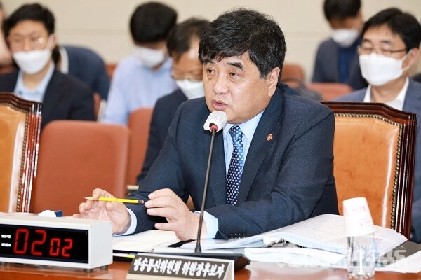 한상혁 방송통신위원회 위원장 후보자가 의원들의 질의에 답변하고 있다. [사진 / 오훈 기자]