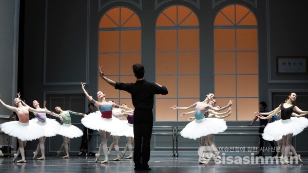 단원들이 주요 장면을 시연하고 있다. [사진 /오훈 기자]