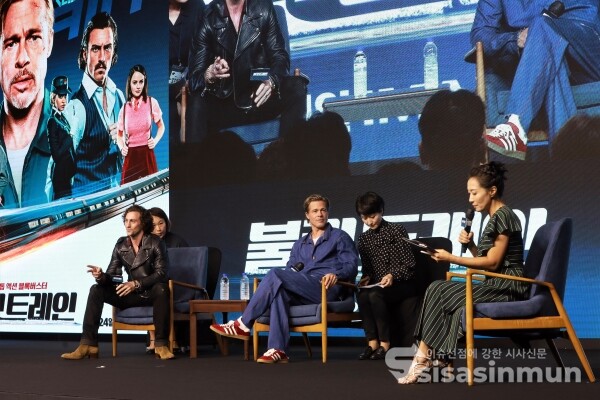 배우 애런 테일러 존슨과 브래드 피트가 프레스 컨퍼런스에 참석했다. [사진 /오훈 기자]