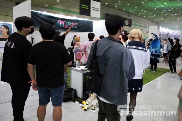 관람객들이 부스를 둘러보고 있다. [사진 /오훈 기자]