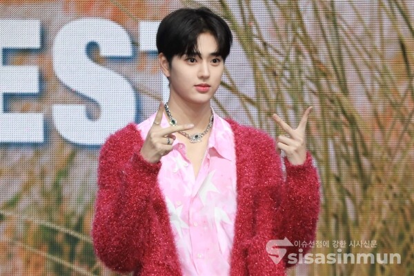 그룹 템페스트의 은찬이 포토타임을 가지고 있다. [사진 /오훈 기자]