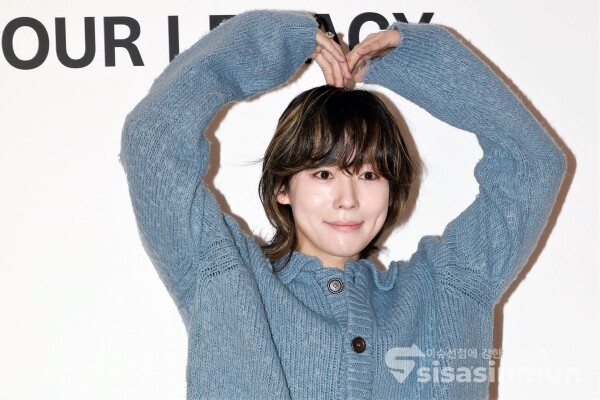 위너 김진우가 포즈를 취하고 있다. [사진 /오훈 기자]