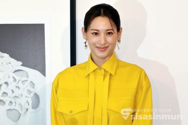 배우 수현이 포즈를 취하고 있다. [사진 /오훈 기자]