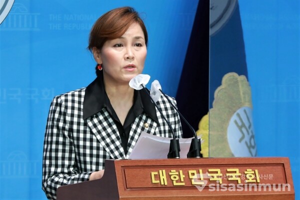 임오경 대변인이 논평을 하고 있다. [사진 /오훈 기자]