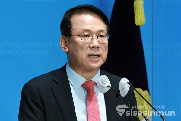 윤두현 의원이 기자회견을 하고 있다. [사진 /오훈 기자]