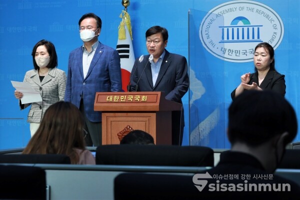 국민의힘 법사위 위원 일동이 기자회견을 하고 있다. [사진 /오훈 기자]