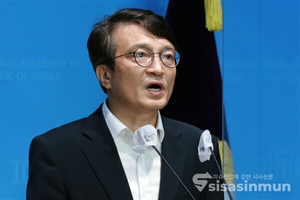 김의겸 대변인이 논평을 하고 있다. [사진 /오훈 기자]