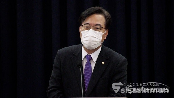 국민의힘 송언석 의원이 10일 오전 서울 여의도 국회의원회관에서 열린 기본소득제도와 토지이익배당금제 문제점과 대안 정책 세미나에서 발언하고 있다. 사진 / 이강산 기자