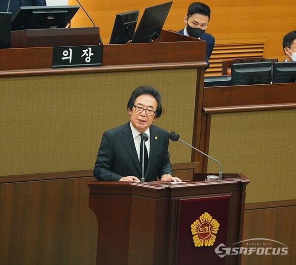 마포구 출신 더불어민주당 소속 김기덕 시의원이 '마포 소각장 결정 부당함'을 발언하고있다. 사진/유우상 기자