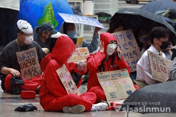 청소년기후행동이 '기후 파업' 행사를 하고 있다. [사진 /오훈 기자]