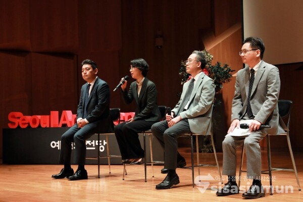 김세연 예술협력본부장, 서고우니 공연예술본부장, 장형준 사장, 이재석 경영본부장이 기자간담회를 가지고 있다. [사진 /오훈 기자]