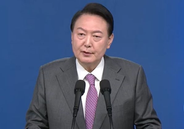 윤석열 대통령이 17일 대통령실에서 취임 100일 기자회견을 진행하고 있다. ⓒ대통령실 홈페이지 캡처