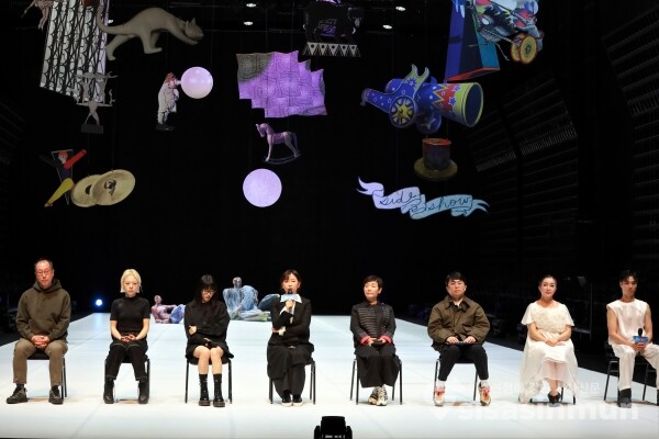 서울예술단  '잠시 놀다' 제작진과 출연진들이 질의응답을 가지고 있다. [사진 / 오훈 기자]