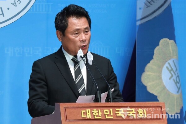 이세창 전 한국자유총연맹 총재권한대행이 기자회견을 하고 있다. [사진 /오훈 기자]