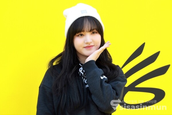 그룹 아이브의 멤버 리즈가 포즈를 취하고 있다. [사진 / 오훈 기자]