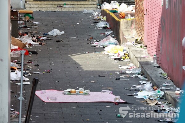 현장감식 전 사고 현장 골목 [사진 /오훈 기자]