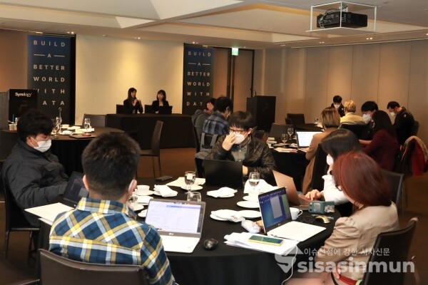 조앤 웡 시놀로지 아시아 태평양 세일즈 총괄 책임이 질의응답을 가지고 있다. [사진 / 오훈 기자]