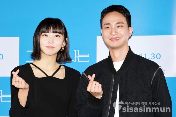 배우 권소현, 권다함이 포토타임을 갖고 있다. [사진 / 오훈 기자]