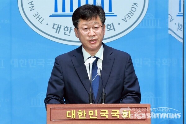 안호영 민주당 수석대변인이 기자회견을 하고 있다. [사진 /오훈 기자]