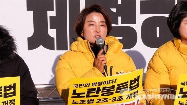 정의당 이은주 원내대표가 5일 오전 서울 여의도 국회 본청 앞,농성장에서 열린 제9차 상무위원회에서 발언하고 있다. 사진 / 김기범 기자