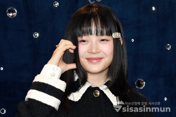 뉴진스의 하니가 포즈를 취하고 있다. [사진 /오훈 기자]