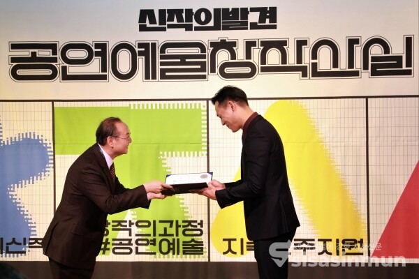 뮤지컬 배우 최재림이 2022 공연예술창작산실 홍보대사로 위촉되고 있다. [사진 / 오훈 기자]