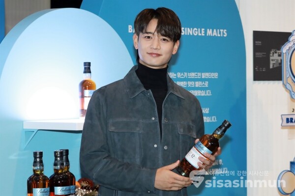 샤이니 민호가 포즈를 취하고 있다. [사진 / 오훈 기자]