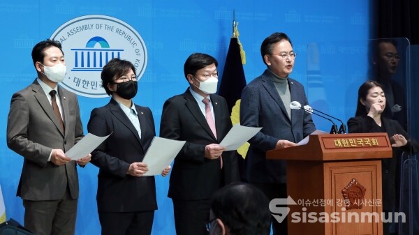 법사위 국민의힘 위원들이 기자회견을 하고 있다. [사진 / 오훈 기자]