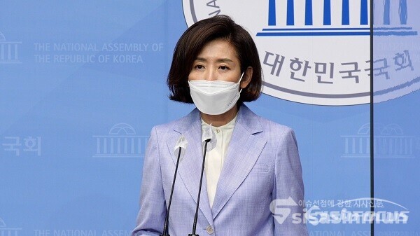 [시사신문 / 권민구 기자] 국민의힘 나경원 전 의원이 2021.5. 20일 오전 서울 여의도 국회 소통관에서 기자회견을 열고 당 대표 출마선언을 하고 있다.