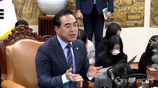 더불어민주당 박홍근 원내대표가 지난달 15일 오전 서울 여의도 국회 의장실에서 열린 의장 주재 여야 원내대표 회동에서 발언하고 있다. 사진 / 김기범 기자