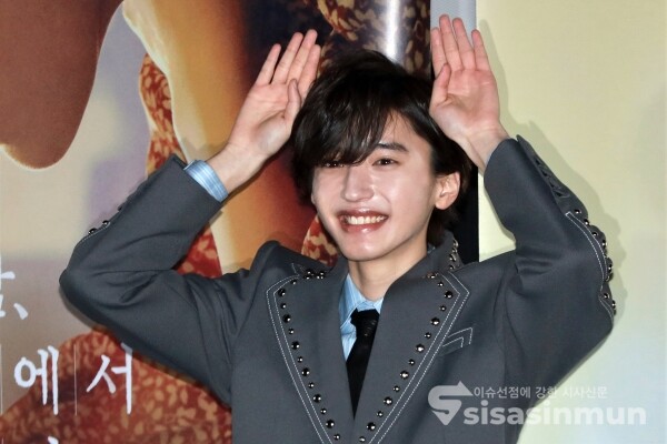 배우 미치에다 슌스케가 포토타임을 갖고 있다. [사진 / 오훈 기자]