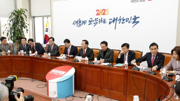 국민의힘 원내지도부가 3일 서울 여의도 국회에서 열린 원내대책회의를 진행하고 있다. 사진 / 권민구 기자