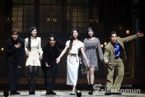 배우 김성철, 김유정, 정문성, 정소민, 채수빈, 이상이가 포즈를 취하고 있다. [사진 /오훈 기자]