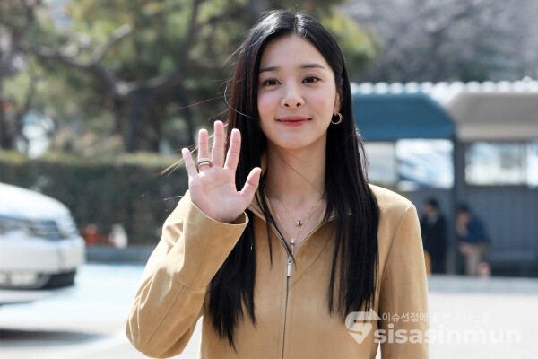 배우 설인아가 포즈를 취하고 있다. [사진 / 오훈 기자]