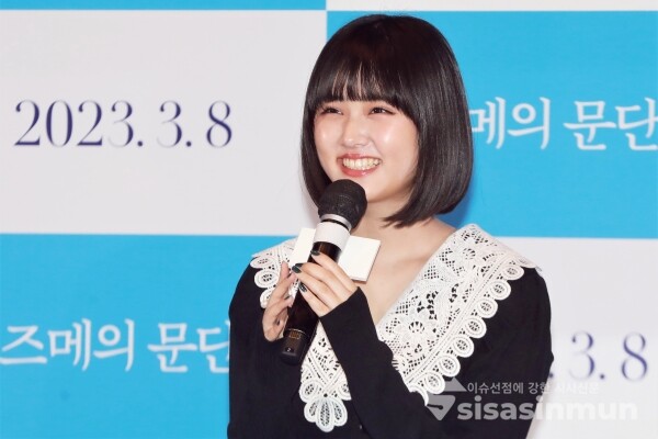 배우 하라 나노카가 취재진의 질문에 답하고 있다. [사진 / 오훈 기자]